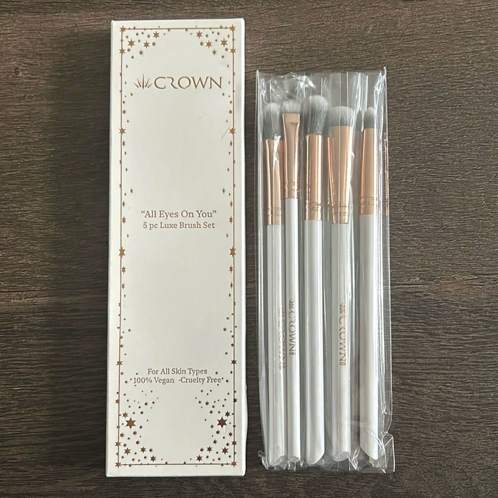 CROWN - All Eyes On You - 5 Piece Luxe Brush Set - New!
